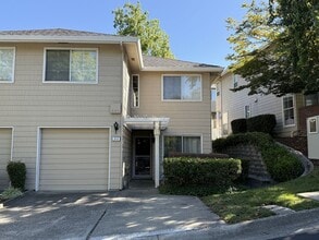 Building Photo - Beautiful 3-Bedroom Condo with Private Out...