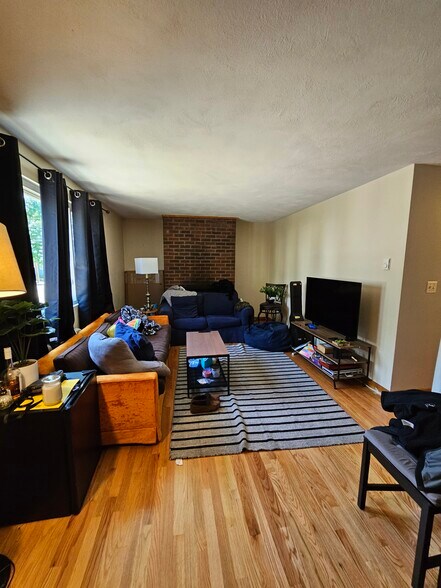 Livingroom - 126 Highland Ave