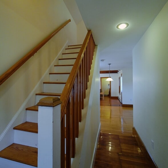 Building Photo - 376 Grove St