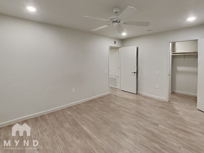 Building Photo - 1130 Babcock Rd Unit 212
