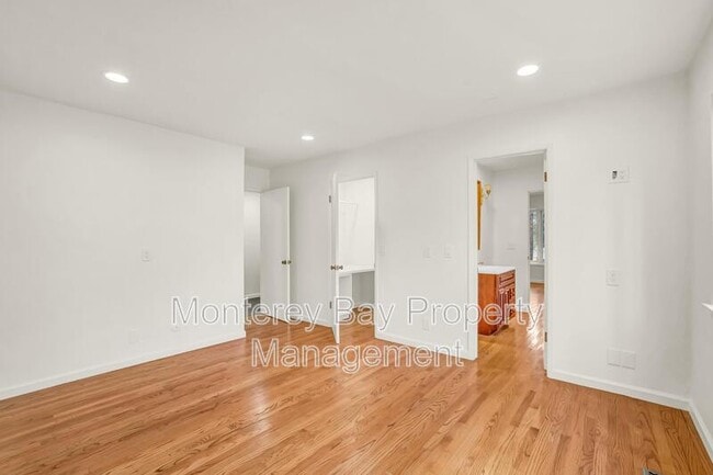 Building Photo - 4083 Sunset Ln