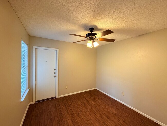 Building Photo - 12102 Arrowwood Dr