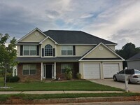 Building Photo - Impressive 4 bedroom and 3 bath home!