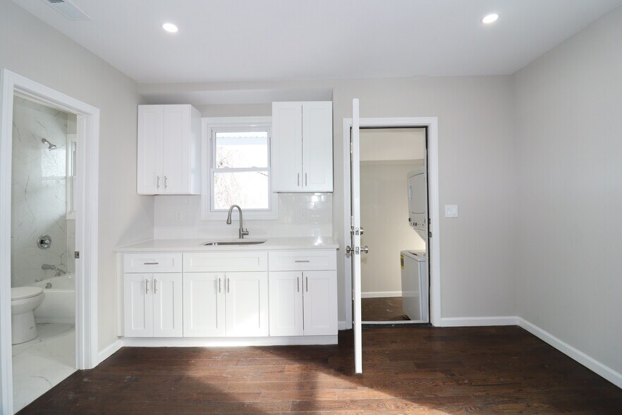 Kitchen with Laundry area - 356 Beechmont Ave