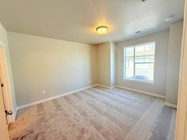 Building Photo - 938 Schlagel St