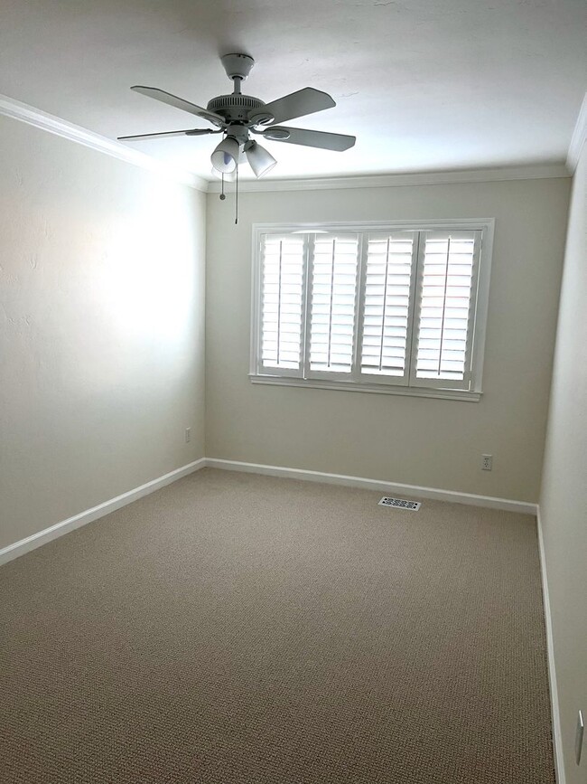 Building Photo - Spectacular Townhome for Rent in La Mesa –...