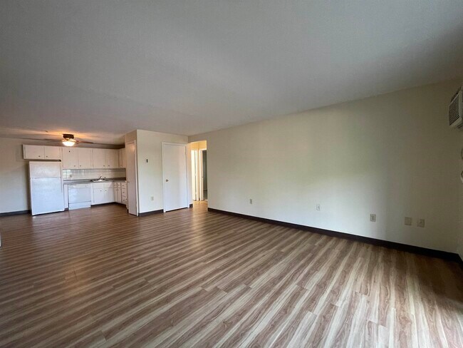 Building Photo - 99 Powers St