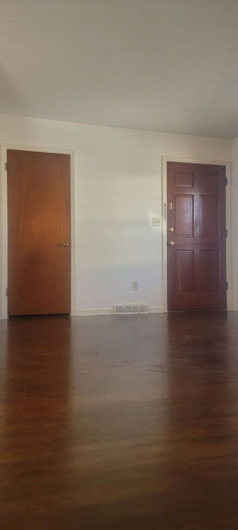 Building Photo - 2 Bedroom Duplex