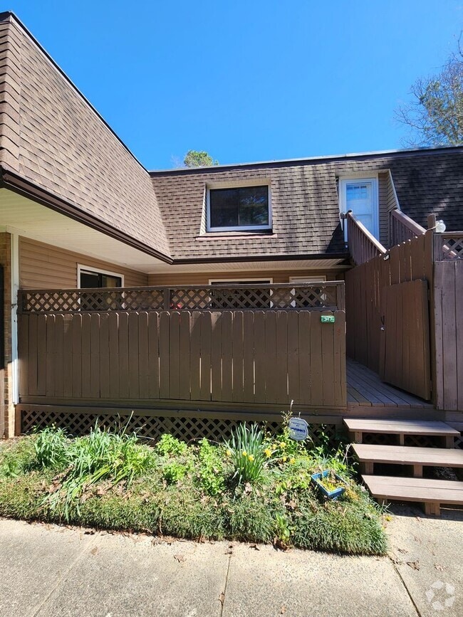 Building Photo - Chapel Hill / Finley Forest Townhouse AVAIL