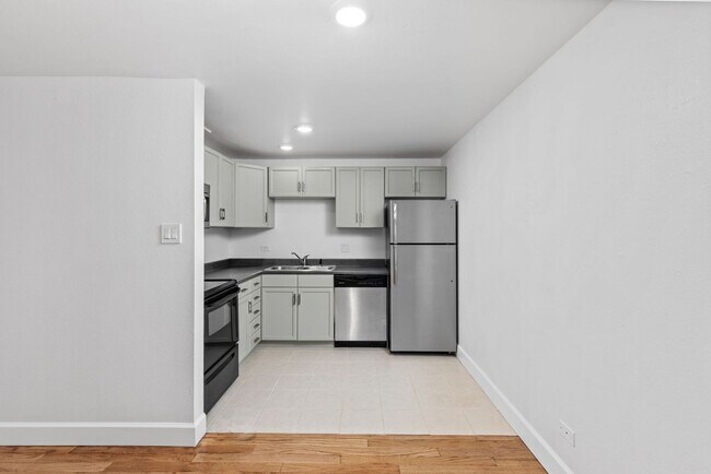 Building Photo - Condo with Mountain Views Near Wash Park &...