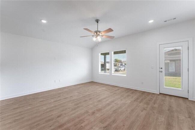 Building Photo - 4651 W Aurora St