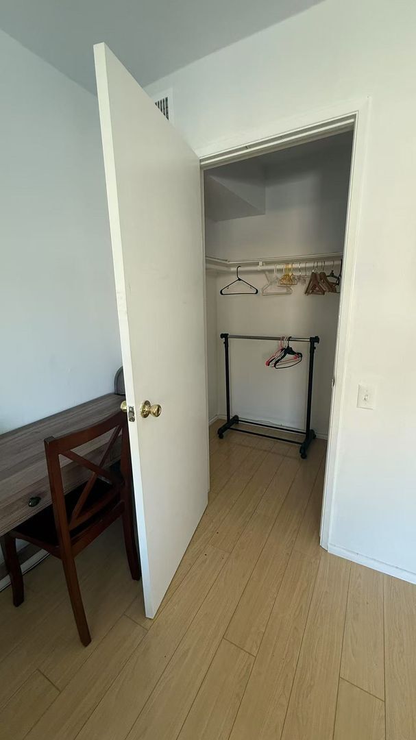 Building Photo - Encino 2 beds 2 baths Apt for lease