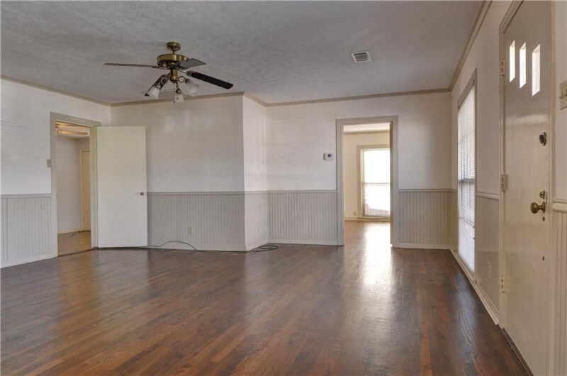 Building Photo - 6950 Hillcrest Ave