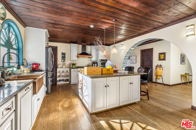 Building Photo - 3092 Laurel Canyon Blvd