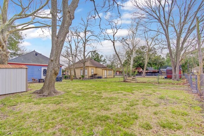 Building Photo - 314 W Sidnor St