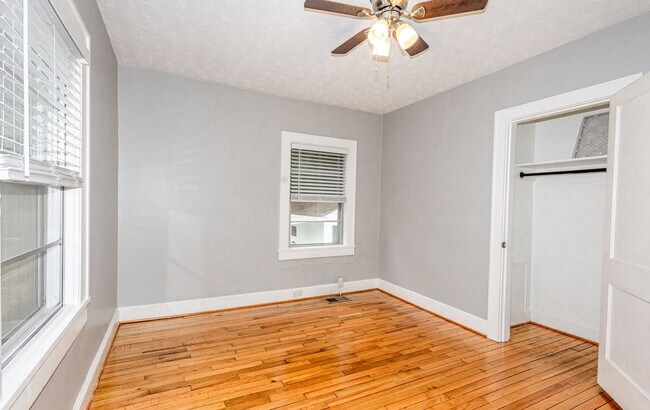Building Photo - Cozy 2BD/2BTH in South Knoxville