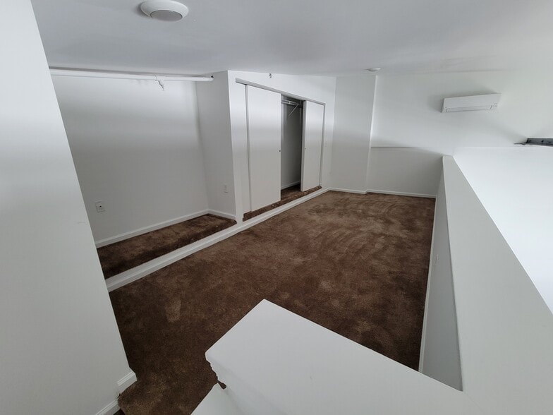 Building Photo - 2231 Bryn Mawr Ave