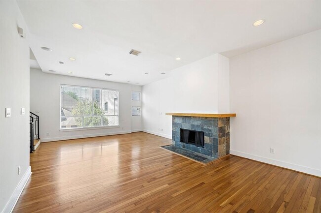 Building Photo - 4707 Caroline St