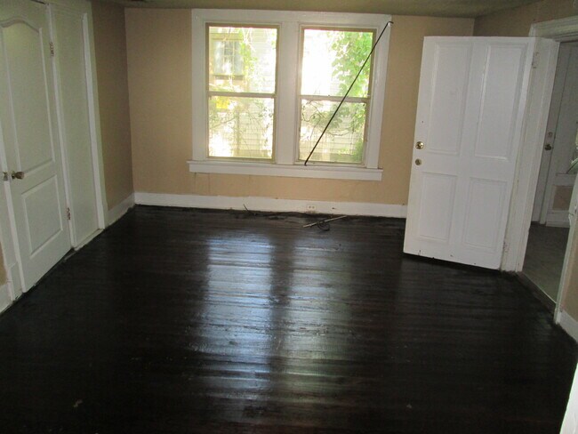 Building Photo - 1727 Hicks St