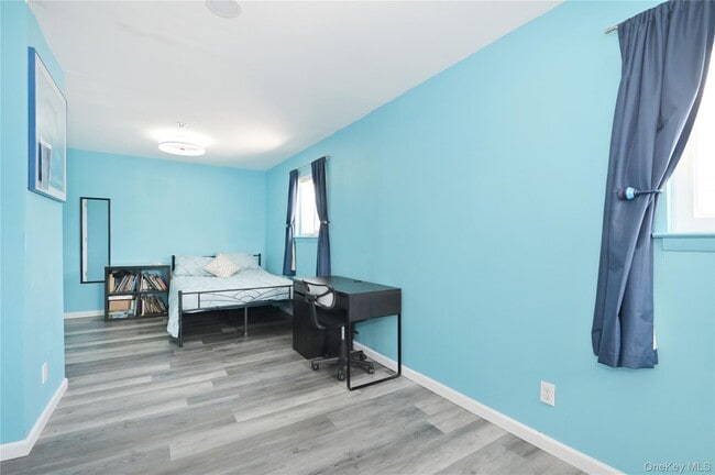 Building Photo - 3485 Riverside Dr