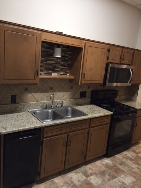 Building Photo - 104 S 5th St