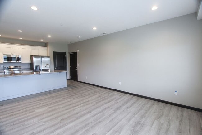 Building Photo - Beautiful 2 Bed, 2 Bath Apartment in PRIME location!  Furnished & Unfurnished Options Available!