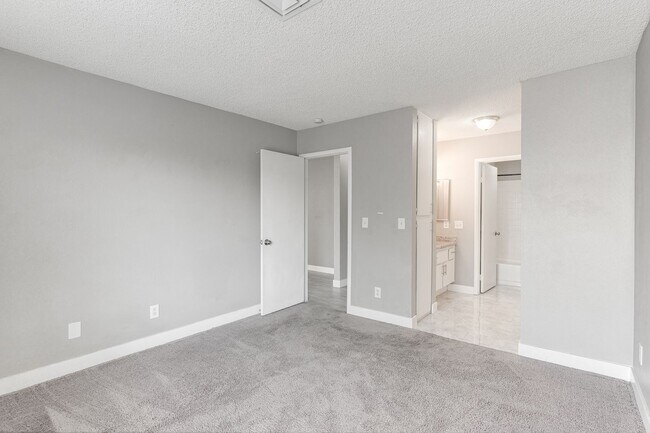 Building Photo - Stylish Upstairs Condo with Dual Primary S...