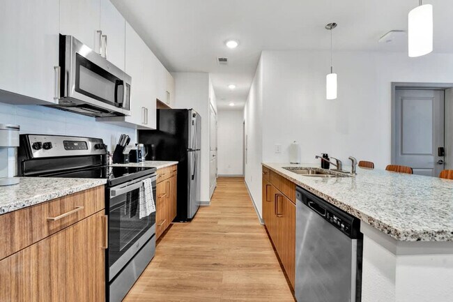 Building Photo - 894 Tiger Blvd