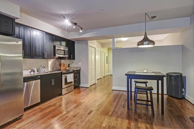 Building Photo - 1 bedroom in Seattle WA 98109