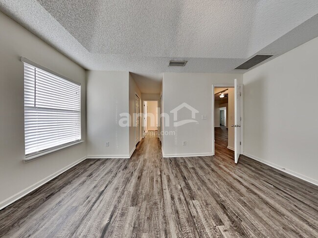 Building Photo - 14249 Fish Eagle Dr E