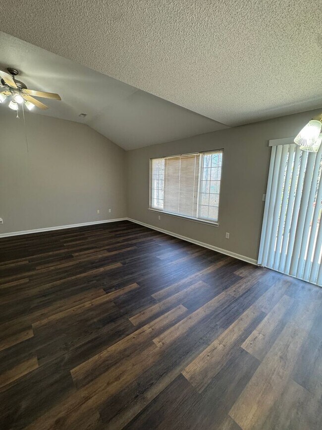 Building Photo - Spacious 3-bedroom, 2-bath home with a 2-car garage!