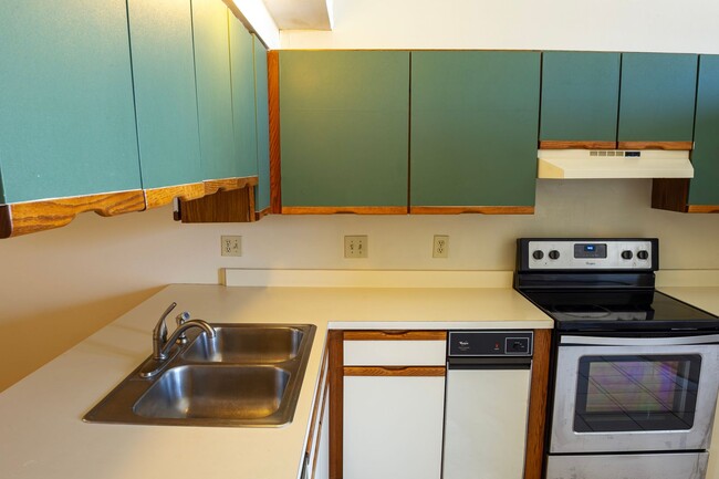 Building Photo - 204 N Walnut St