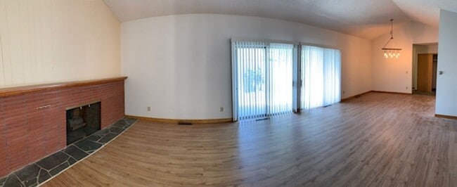 Building Photo - 1152