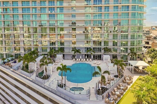 Building Photo - 400 Central Ave