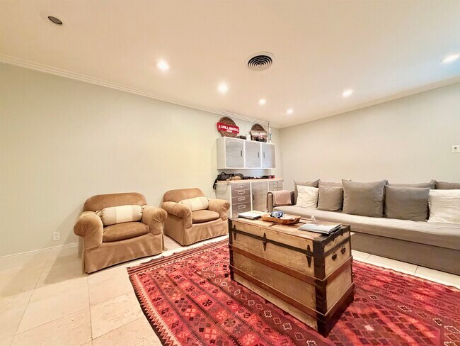 Building Photo - 205 McPherson Dr