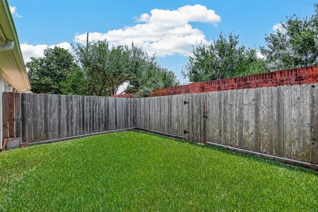 Building Photo - 4307 Lake Walk Ct