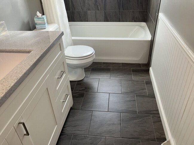 Building Photo - 11325 W Center St