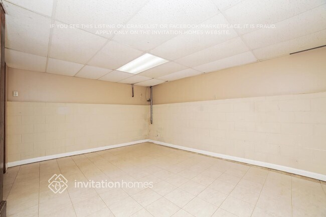 Building Photo - 104 Village Ct