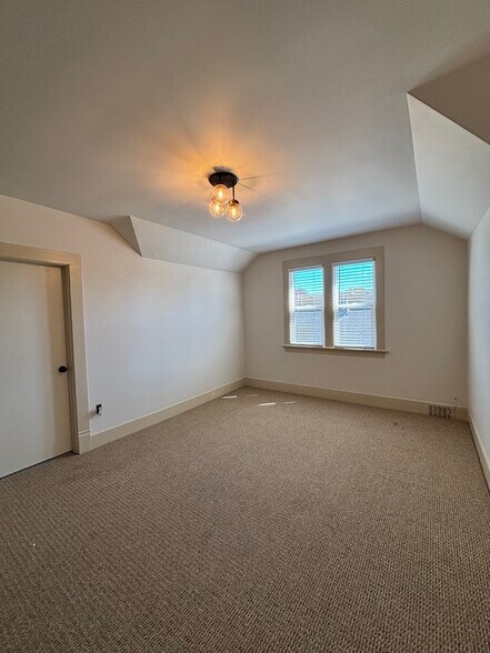 Building Photo - 2026 Lombard Ave