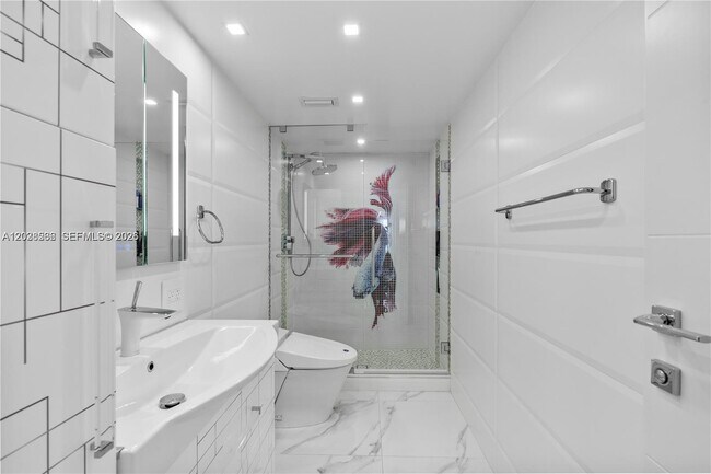 Building Photo - 2030 S Ocean Dr