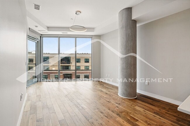 Building Photo - Modern Condo with Washer/Dryer and Central AC
