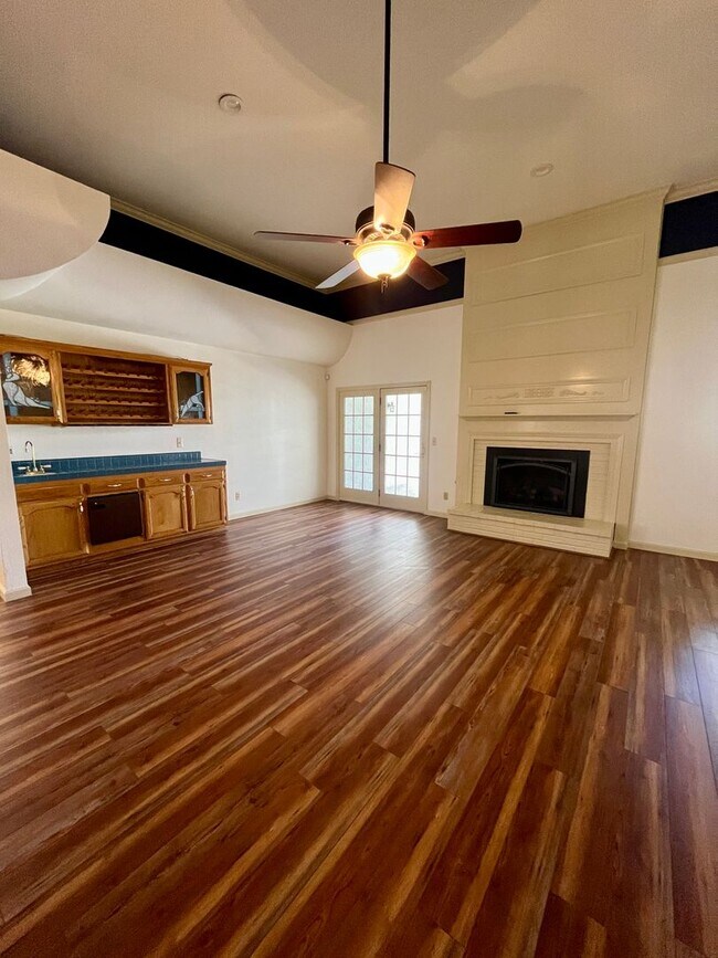 Building Photo - San Gabriel