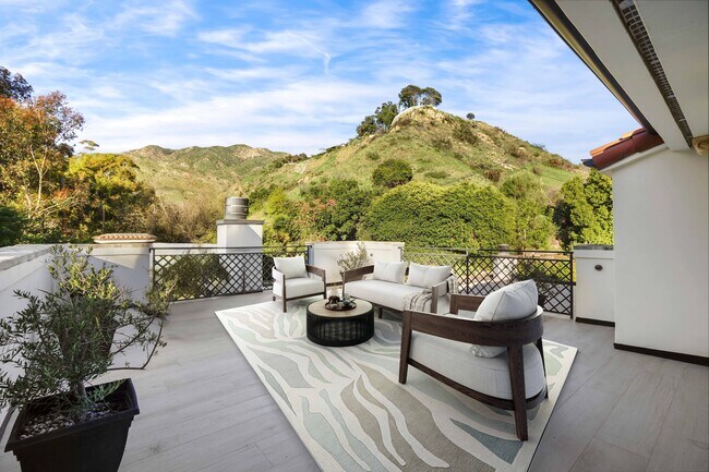 Building Photo - 23255 Mariposa De Oro St