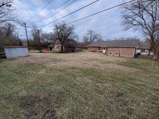 Building Photo - College Station - 3 Bedrooms / 2 bath Hous...