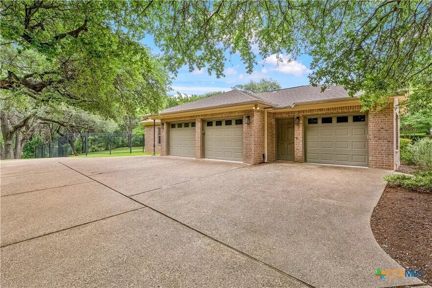 Building Photo - 3201 Edward Dr