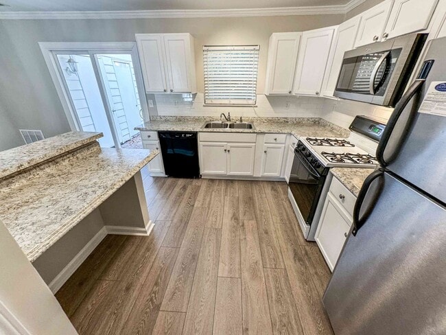 Building Photo - 2BR Townhome near KSU - No Carpet!