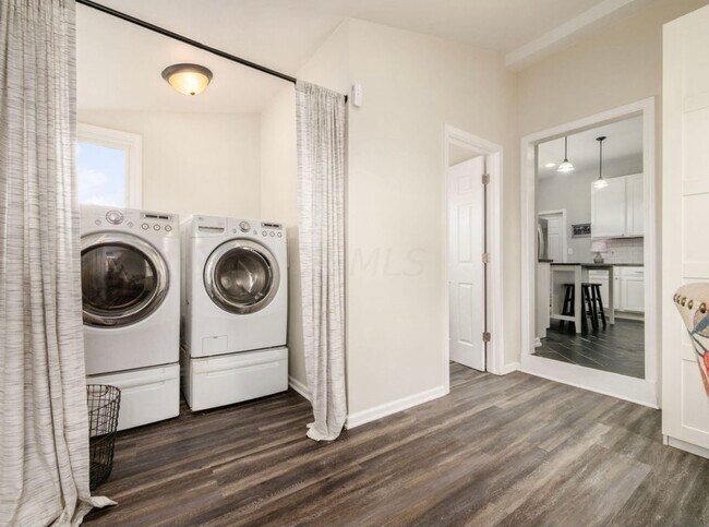 W/D - 383 Hanford St