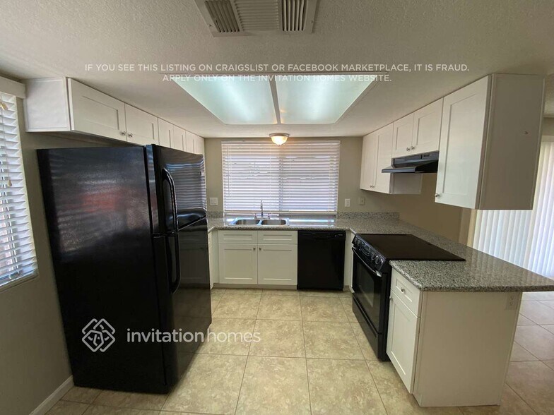 Building Photo - 2515 E Coronita Cir