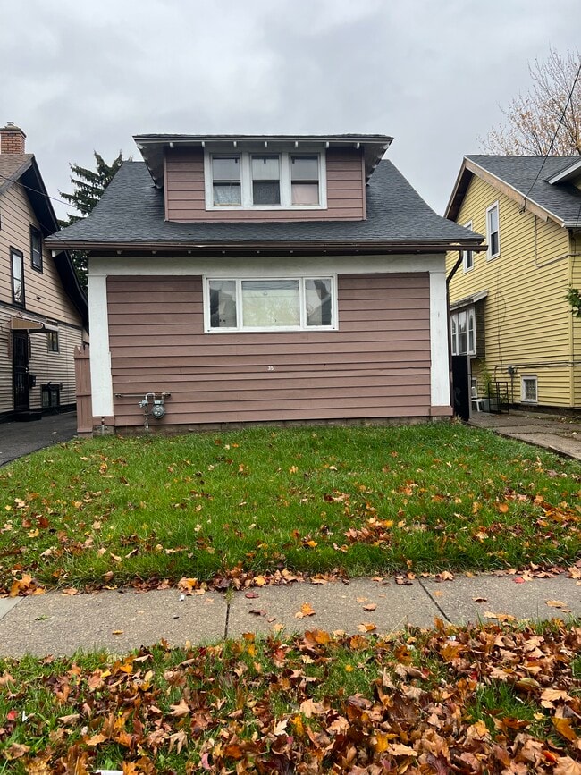 Building Photo - 35 Poultney Ave