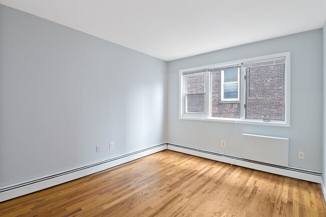 Building Photo - 431 7th St